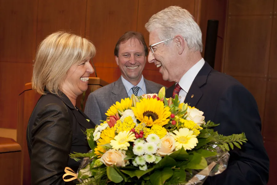 Remise de médailles à la Chambre des Métiers - Madame la Ministre Françoise Hetto-Gaasch décorée de l'Insigne de l'Artisanat en Or