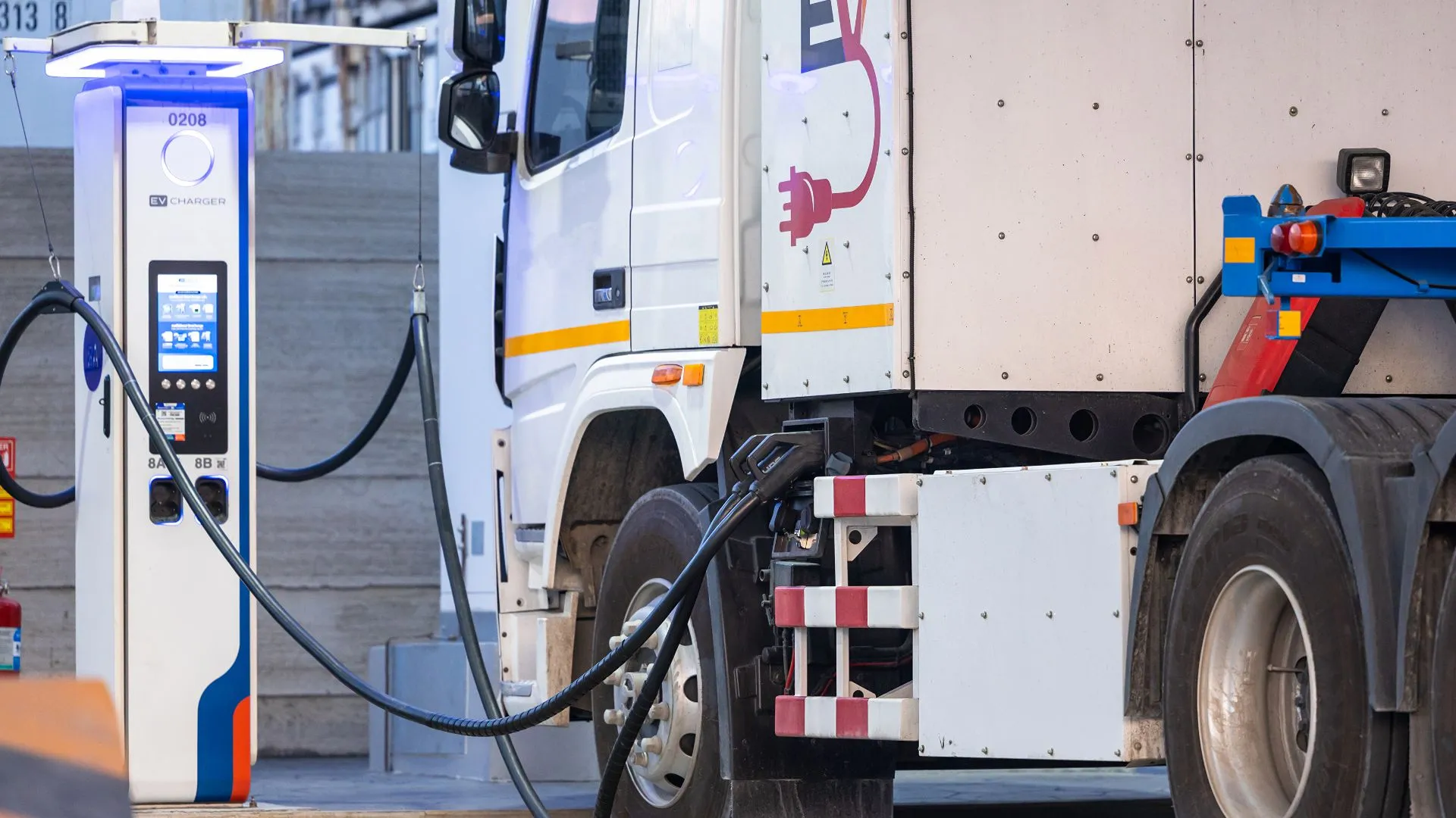 Projektaufrufe zur Beschleunigung der Elektrifizierung von Fahrzeugflotten und Ladeinfrastrukturen