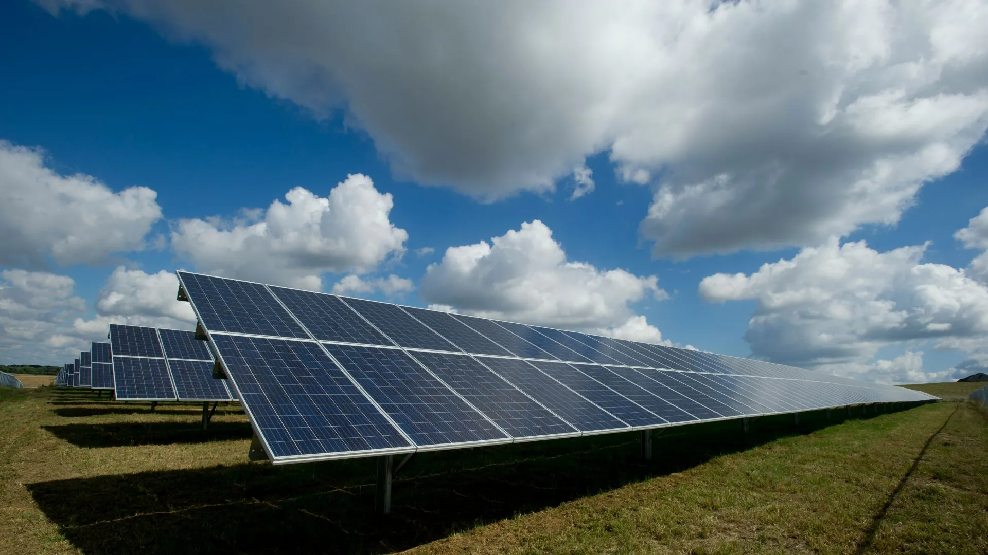 Entdeckt d’Produktioun vu Solarmodulen – exklusiv Visite bei Solarcells Luxembourg